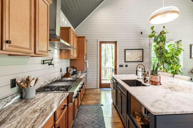 1506 Rock Springs Rd, Bethpage, TN 37022