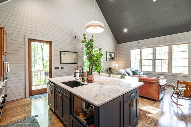 1506 Rock Springs Rd, Bethpage, TN 37022