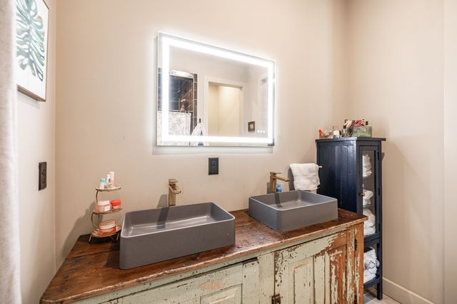 1506 Rock Springs Rd, Bethpage, TN 37022