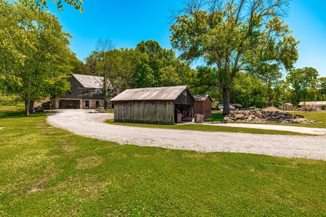 1506 Rock Springs Rd, Bethpage, TN 37022