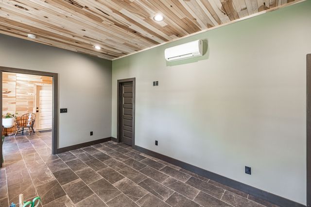 1506 Rock Springs Rd, Bethpage, TN 37022