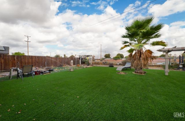 2206 Hasti Acres Drive, Bakersfield, CA 93309