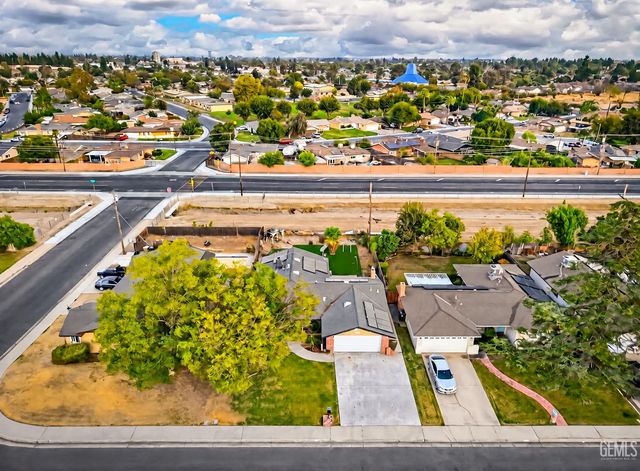 2206 Hasti Acres Drive, Bakersfield, CA 93309