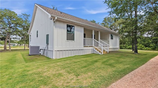 502 Packers Circle, Somerville, TX 77879