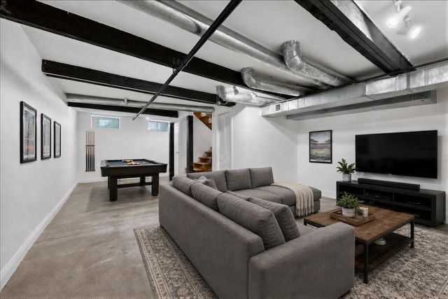 464 N Aberdeen Street 1F, Chicago, IL 60642