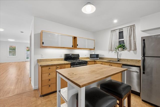 464 N Aberdeen Street 1F, Chicago, IL 60642