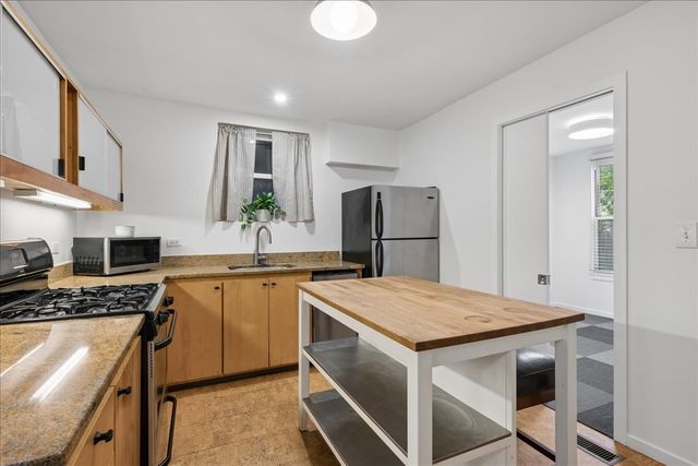 464 N Aberdeen Street 1F, Chicago, IL 60642