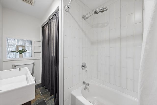 464 N Aberdeen Street 1F, Chicago, IL 60642