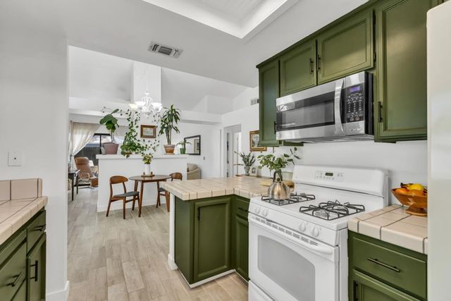 9301 Ivydale Cir, Elk Grove, CA 95758