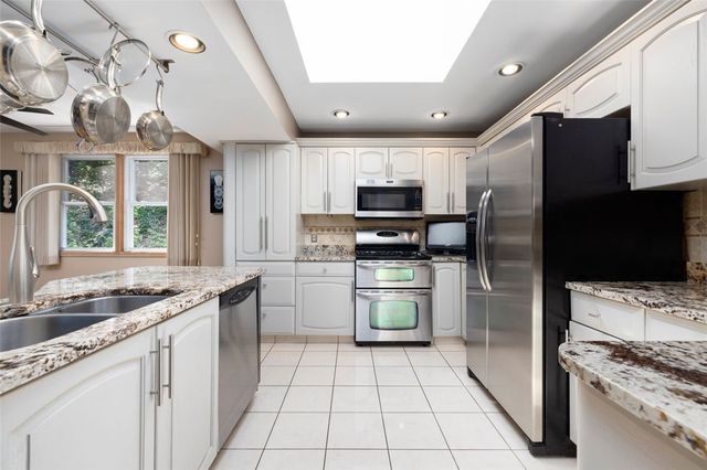 110 Dean Avenue, Smithfield, RI 02917