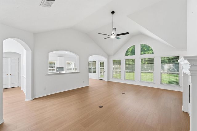 283 Fairwind Trail Drive, Conroe, TX 77385