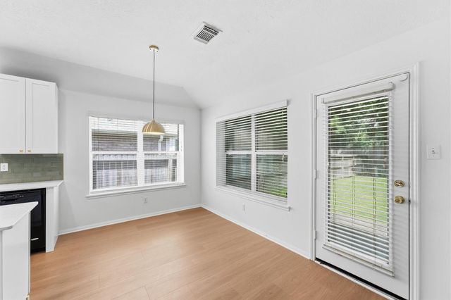 283 Fairwind Trail Drive, Conroe, TX 77385