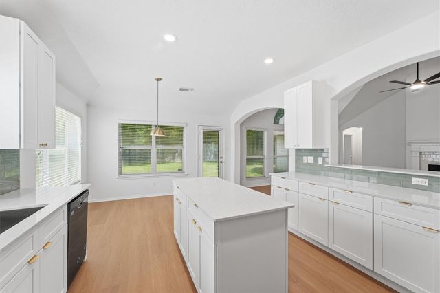 283 Fairwind Trail Drive, Conroe, TX 77385
