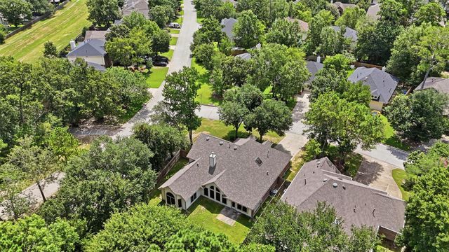 283 Fairwind Trail Drive, Conroe, TX 77385