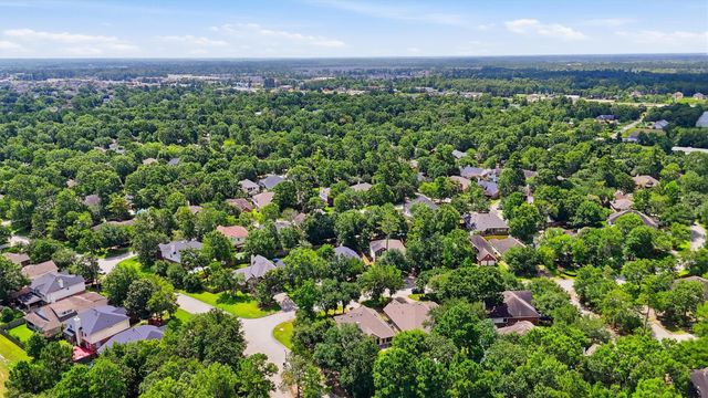 283 Fairwind Trail Drive, Conroe, TX 77385