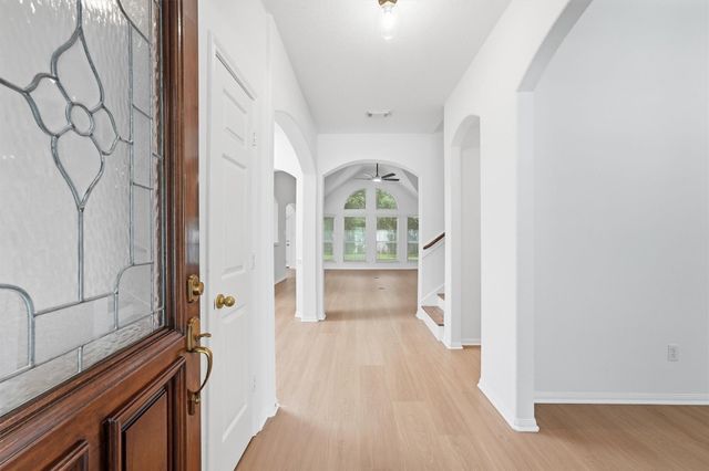 283 Fairwind Trail Drive, Conroe, TX 77385