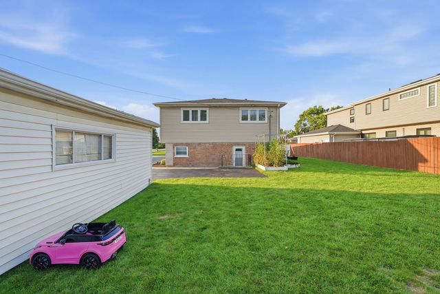 8053 W 88TH Street, Hickory Hills, IL 60457
