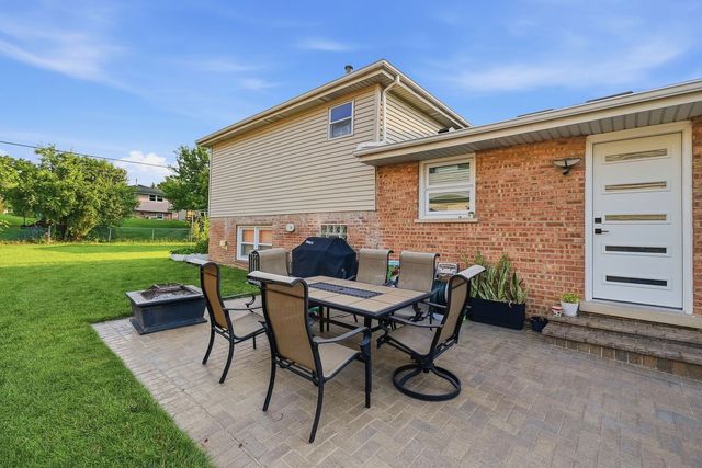 8053 W 88TH Street, Hickory Hills, IL 60457