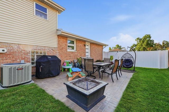 8053 W 88TH Street, Hickory Hills, IL 60457