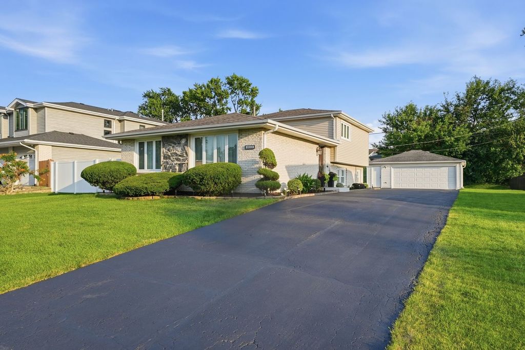 8053 W 88TH Street, Hickory Hills, IL 60457