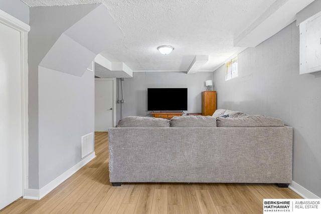 7310 Chandler Acres Drive, Bellevue, NE 68147