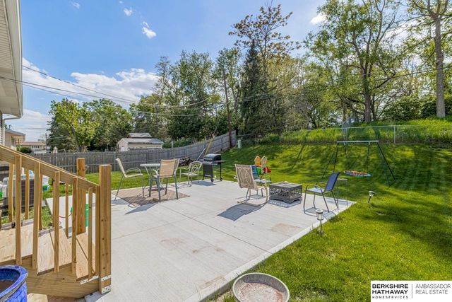 7310 Chandler Acres Drive, Bellevue, NE 68147