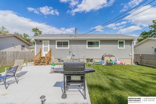 7310 Chandler Acres Drive, Bellevue, NE 68147