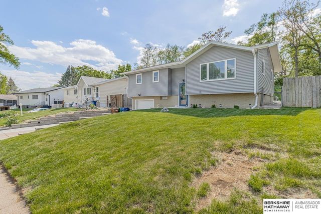 7310 Chandler Acres Drive, Bellevue, NE 68147