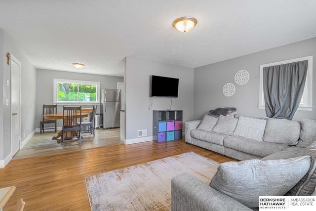 7310 Chandler Acres Drive, Bellevue, NE 68147