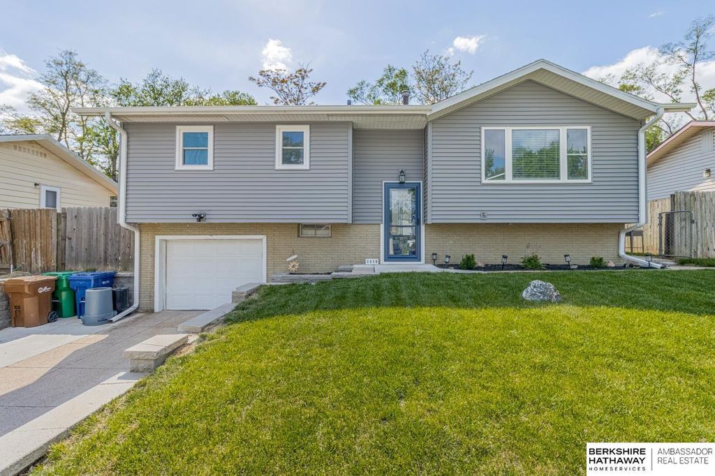 7310 Chandler Acres Drive, Bellevue, NE 68147