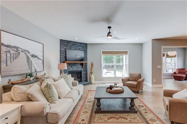 6580 Red Hawk Way, Hoschton, GA 30548