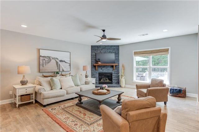 6580 Red Hawk Way, Hoschton, GA 30548