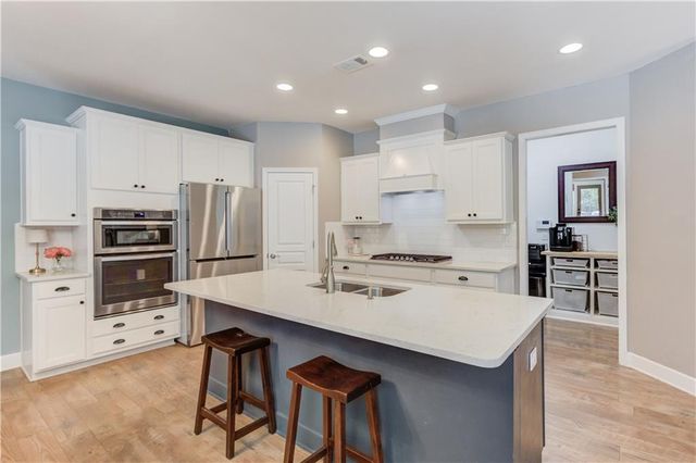 6580 Red Hawk Way, Hoschton, GA 30548