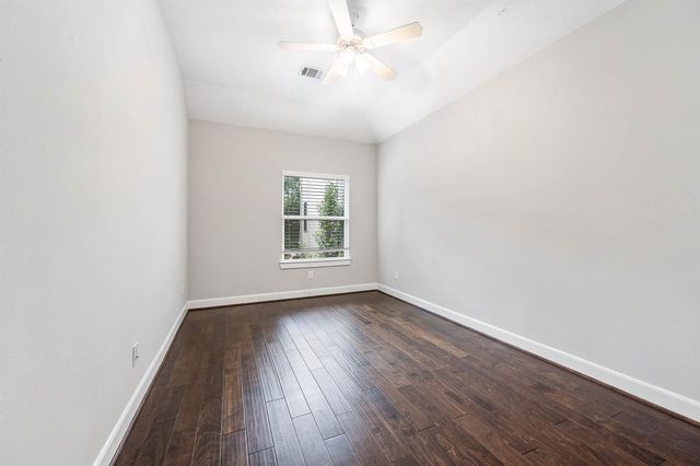 5609 Petty Street B, Houston, TX 77007