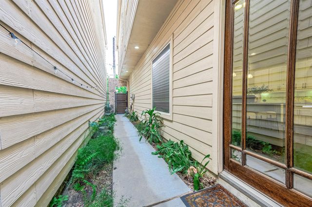 5609 Petty Street B, Houston, TX 77007