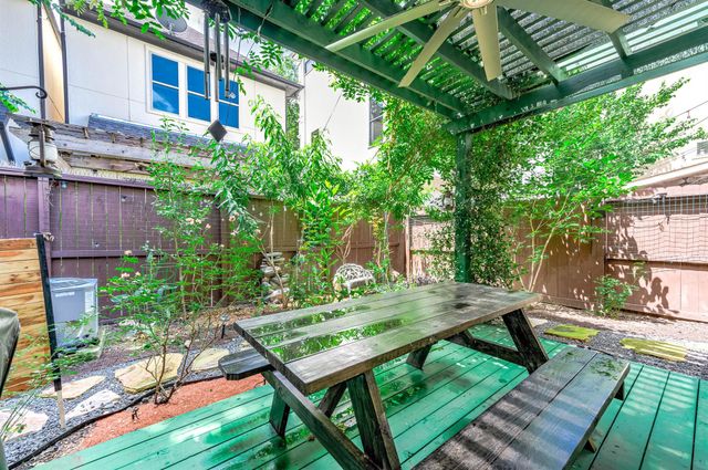 5609 Petty Street B, Houston, TX 77007
