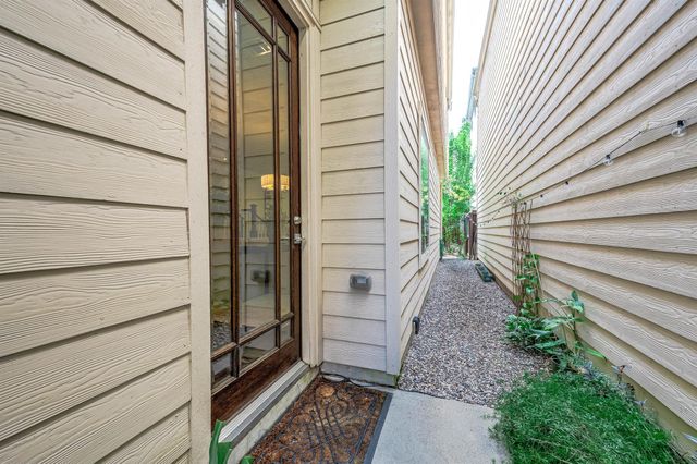 5609 Petty Street B, Houston, TX 77007