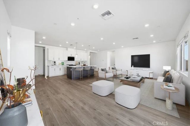 3229 E Avenue J-4, Lancaster, CA 93535