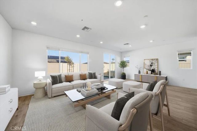 3229 E Avenue J-4, Lancaster, CA 93535