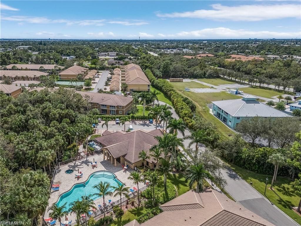 Image 4 of property listing at 1137 Winding Pines CIR 203, Cape Coral, FL 33909