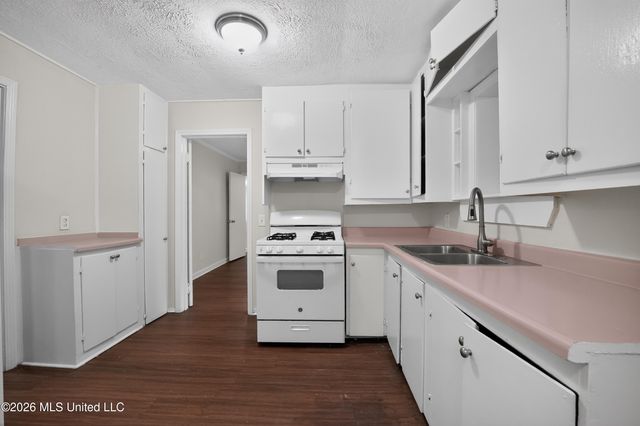 428 Northside Circle, Jackson, MS 39206