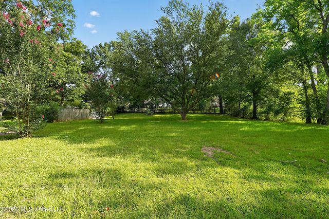 428 Northside Circle, Jackson, MS 39206