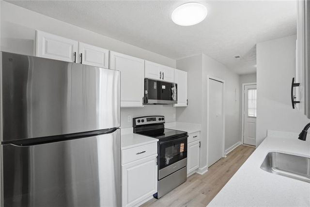 9127 Clubhouse Drive, Riverdale, GA 30274