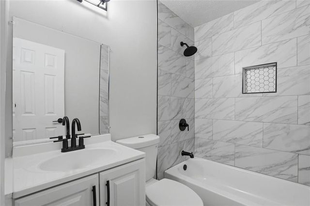 9127 Clubhouse Drive, Riverdale, GA 30274