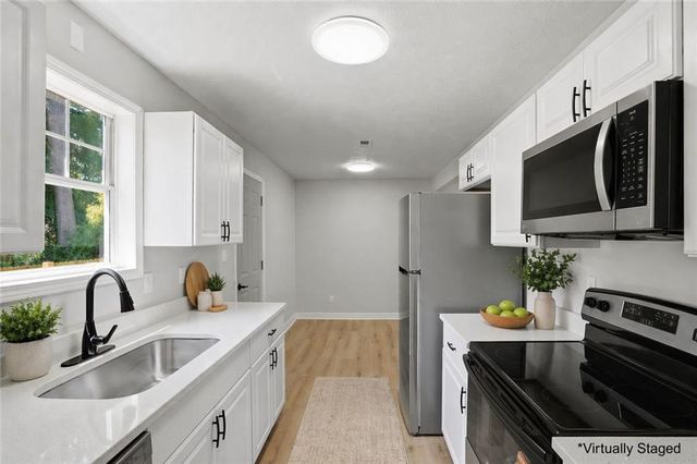 9127 Clubhouse Drive, Riverdale, GA 30274