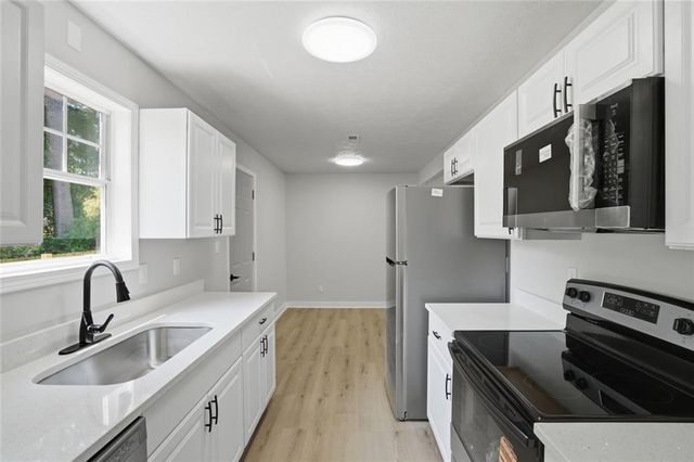 9127 Clubhouse Drive, Riverdale, GA 30274