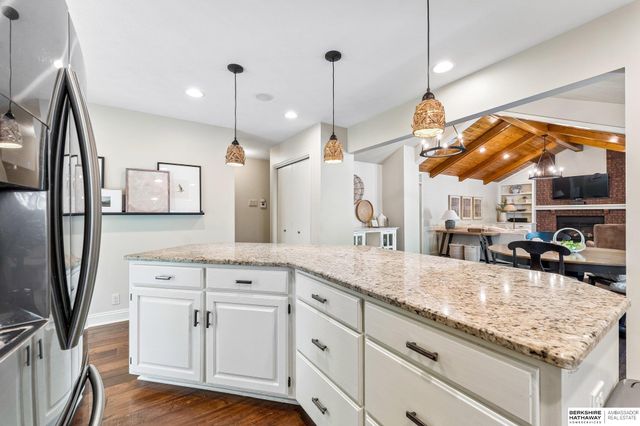 507 S 158th Street, Omaha, NE 68118