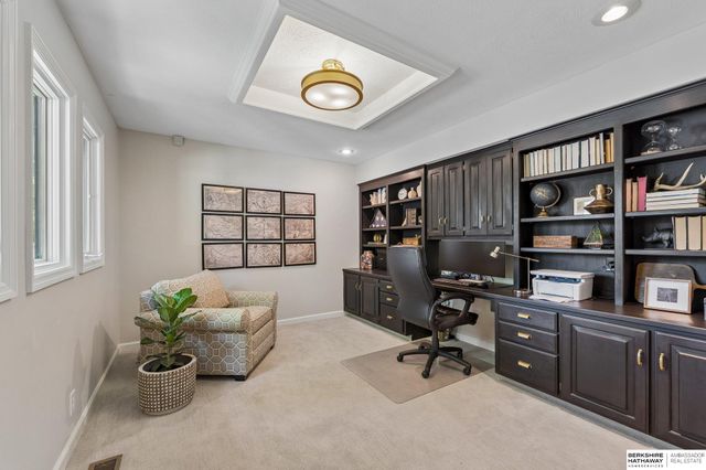 507 S 158th Street, Omaha, NE 68118