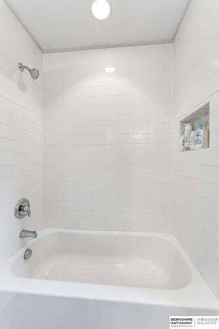 507 S 158th Street, Omaha, NE 68118