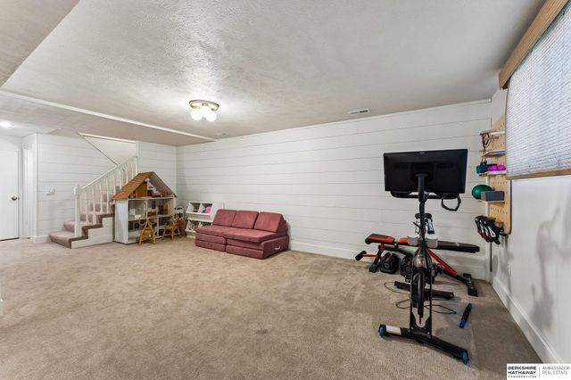 507 S 158th Street, Omaha, NE 68118